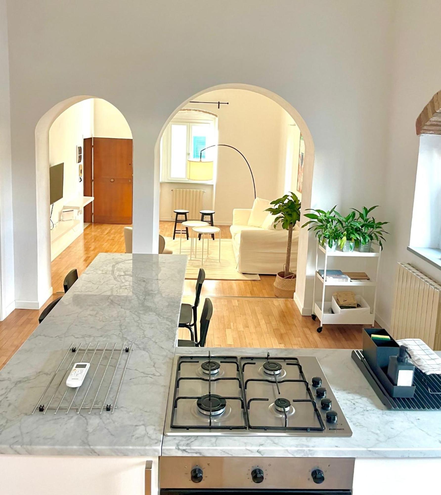 Susannas Lovely New Apartment 리보르노 외부 사진